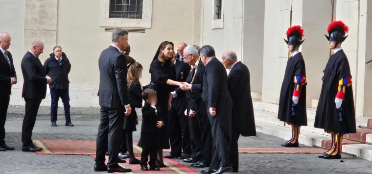 Uvijek dotjerana od glave do pete: Ana Maslać Plenković uoči susreta s Papom oduševila izgledom