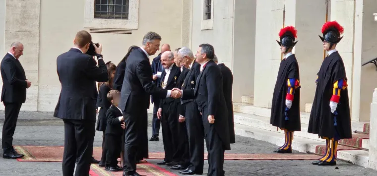 Uvijek dotjerana od glave do pete: Ana Maslać Plenković uoči susreta s Papom oduševila izgledom