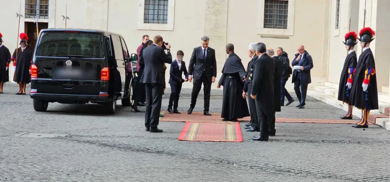 Uvijek dotjerana od glave do pete: Ana Maslać Plenković uoči susreta s Papom oduševila izgledom