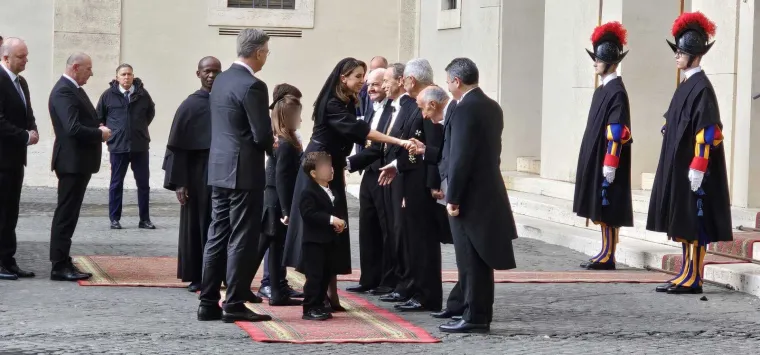 Uvijek dotjerana od glave do pete: Ana Maslać Plenković uoči susreta s Papom odu&scaron;evila izgledom