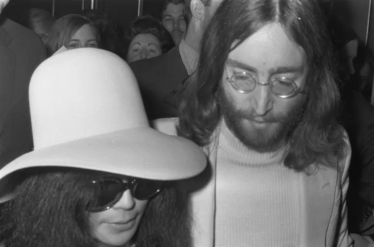 Žena koja je 'uni&scaron;tila' Beatlese, ali osvojila Johna Lennona: Tko je bila Yoko Ono?