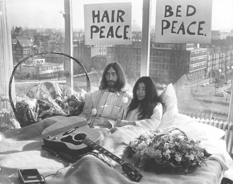 Žena koja je 'uni&scaron;tila' Beatlese, ali osvojila Johna Lennona: Tko je bila Yoko Ono?