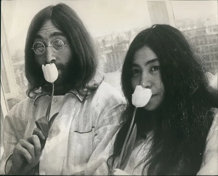 Žena koja je 'uni&scaron;tila' Beatlese, ali osvojila Johna Lennona: Tko je bila Yoko Ono?