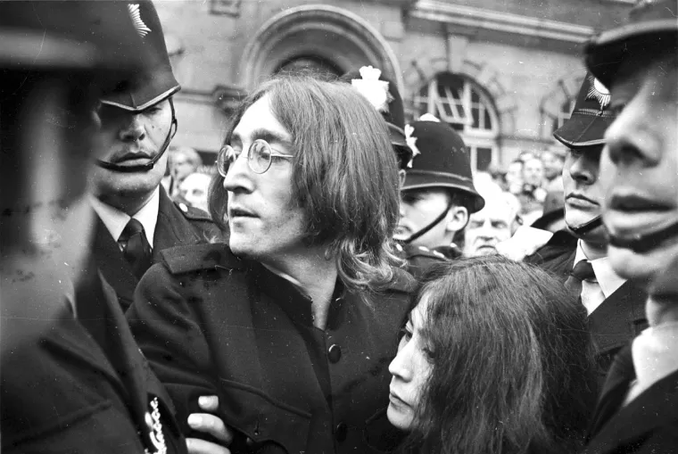 Žena koja je 'uni&scaron;tila' Beatlese, ali osvojila Johna Lennona: Tko je bila Yoko Ono?