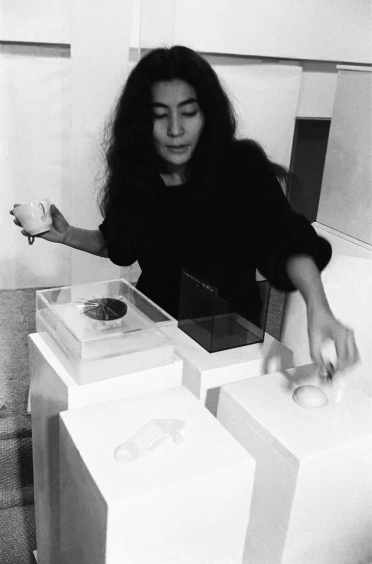 Žena koja je 'uni&scaron;tila' Beatlese, ali osvojila Johna Lennona: Tko je bila Yoko Ono?