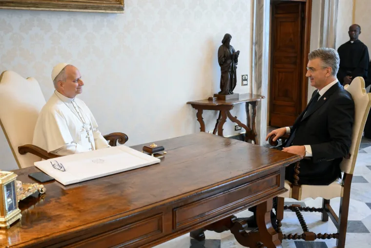 Plenkovići u Vatikanu: Pogledajte kako je protekao susret s papom Lavom