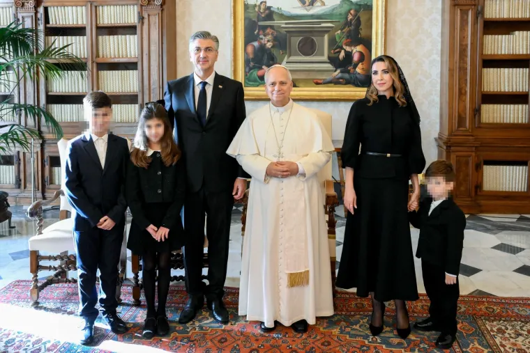 Plenkovići u Vatikanu: Pogledajte kako je protekao susret s papom Lavom