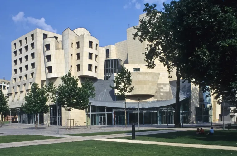 Umro slavni arhitekt Frank Gehry: Pogledajte ple&scaron;uću kuću i druga remek djela koja krase svjetske metropole