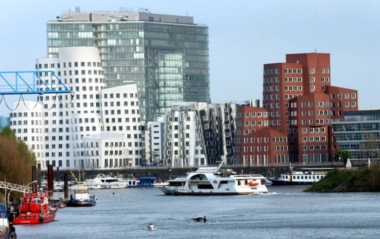 Umro slavni arhitekt Frank Gehry: Pogledajte ple&scaron;uću kuću i druga remek djela koja krase svjetske metropole