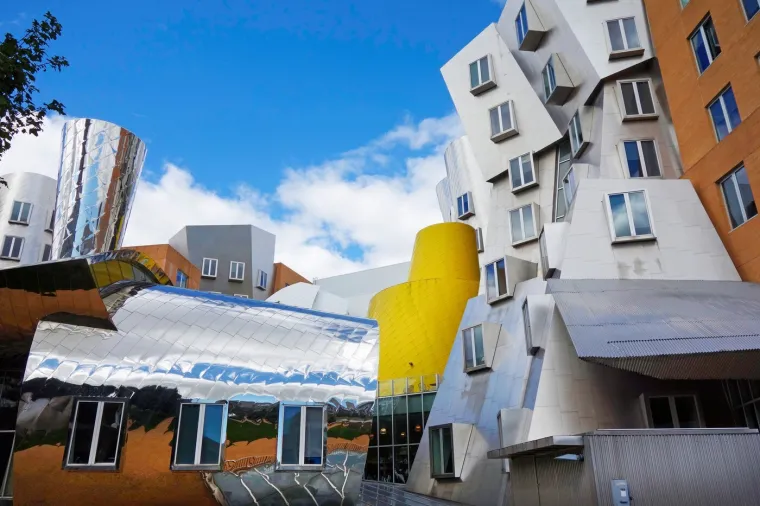 Umro slavni arhitekt Frank Gehry: Pogledajte ple&scaron;uću kuću i druga remek djela koja krase svjetske metropole