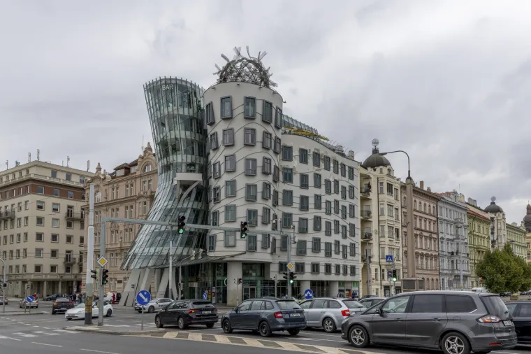 Umro slavni arhitekt Frank Gehry: Pogledajte ple&scaron;uću kuću i druga remek djela koja krase svjetske metropole