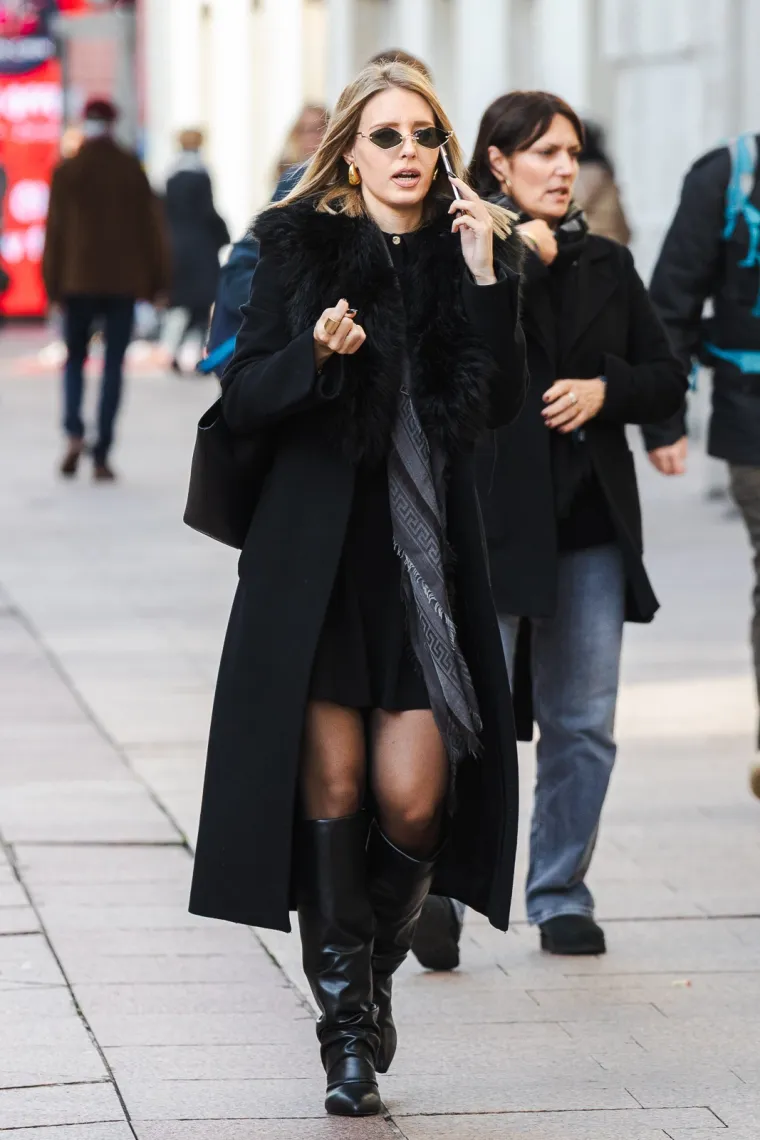 Ni dugi kaputi nisu sasvim prekrili lijepe noge Riječanki: Štiklama pokorile Korzo