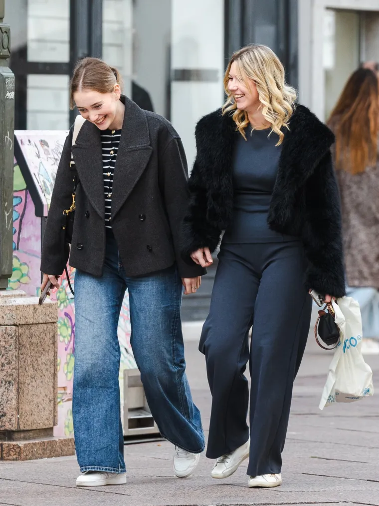 Ni dugi kaputi nisu sasvim prekrili lijepe noge Riječanki: &Scaron;tiklama pokorile Korzo