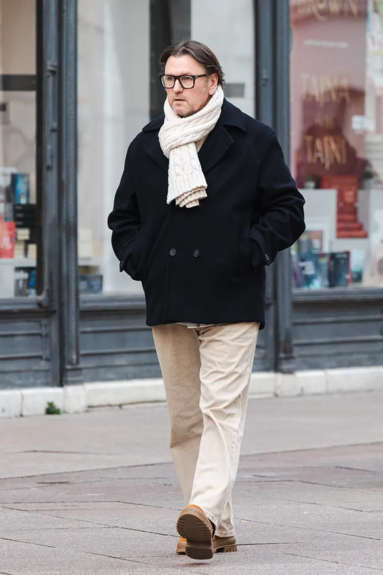 Ni dugi kaputi nisu sasvim prekrili lijepe noge Riječanki: Štiklama pokorile Korzo