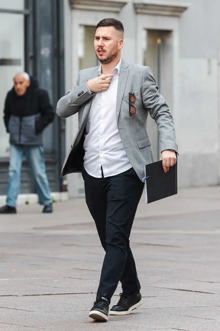 Ni dugi kaputi nisu sasvim prekrili lijepe noge Riječanki: &Scaron;tiklama pokorile Korzo