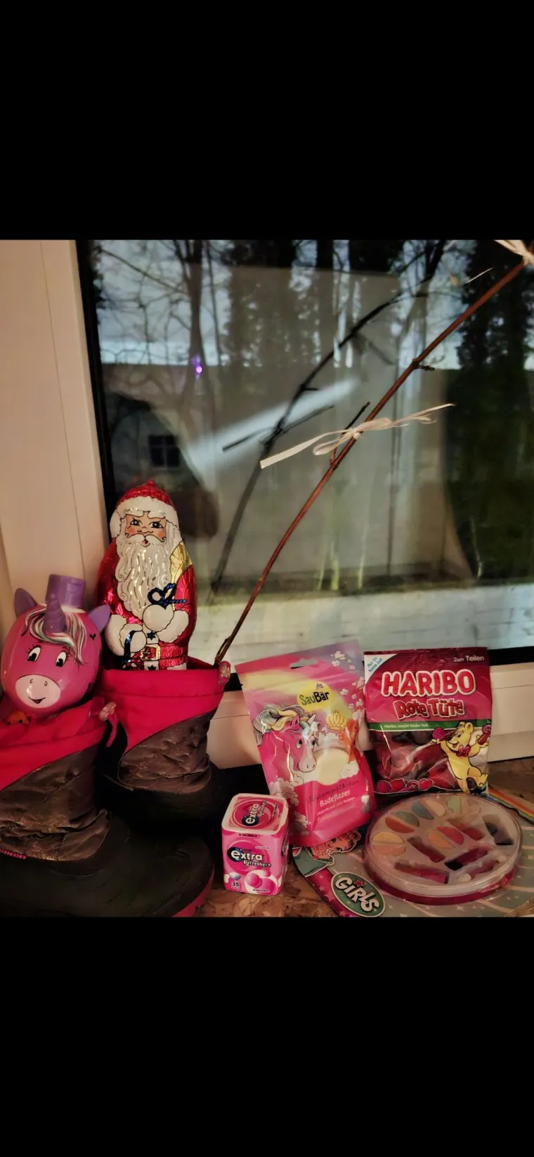 Slali ste nam fotografije va&scaron;ih čizmica koje su dočekale svetog Nikolu: Koji biste dar izabrali?