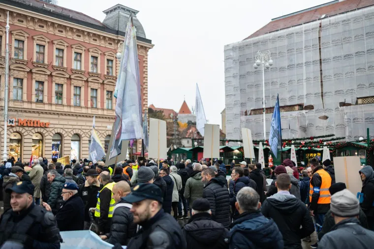 Molitelji se okupili u Zagrebu, stigli i prosvjednici: Održana posljednja Tiha misa