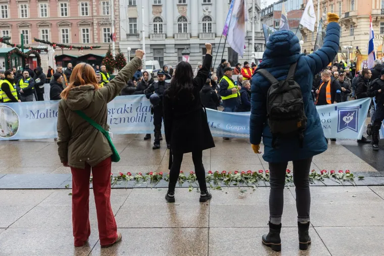 Molitelji se okupili u Zagrebu, stigli i prosvjednici: Održana posljednja Tiha misa
