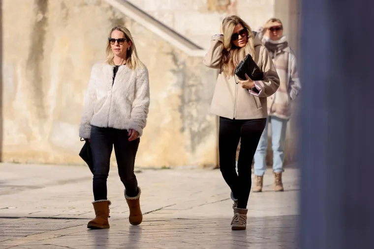 Zadar gorio u prosincu: Dame u mini suknjama mamile poglede u sredi&scaron;tu grada