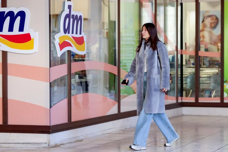 Zadar gorio u prosincu: Dame u mini suknjama mamile poglede u sredi&scaron;tu grada