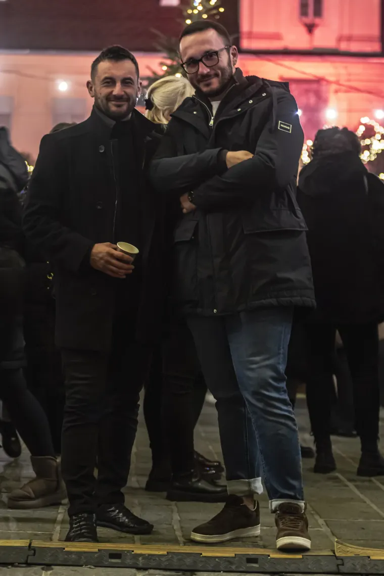 U ovom gradu ne fali romantike: Zaljubljene legice i lege zagrijali osječku Tvrđu