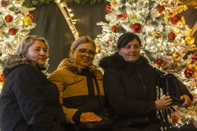 U ovom gradu ne fali romantike: Zaljubljene legice i lege zagrijali osječku Tvrđu