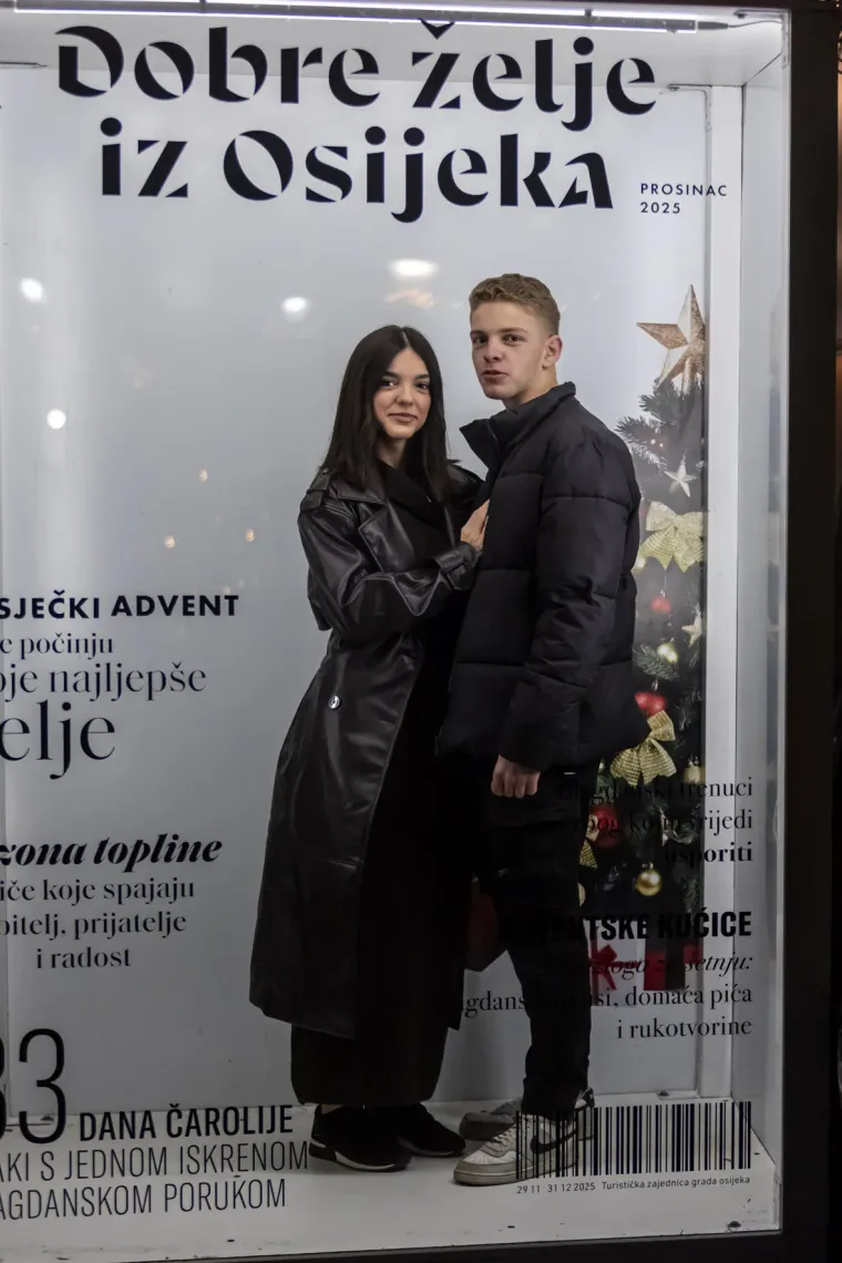 U ovom gradu ne fali romantike: Zaljubljene legice i lege zagrijali osječku Tvrđu