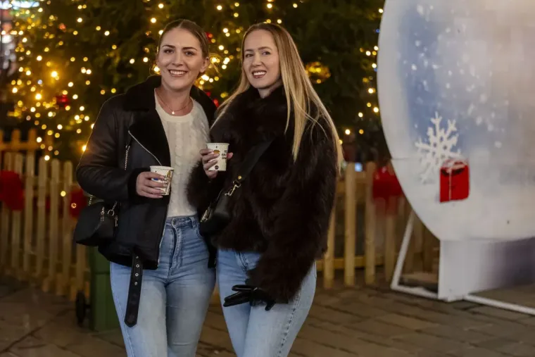 U ovom gradu ne fali romantike: Zaljubljene legice i lege zagrijali osječku Tvrđu