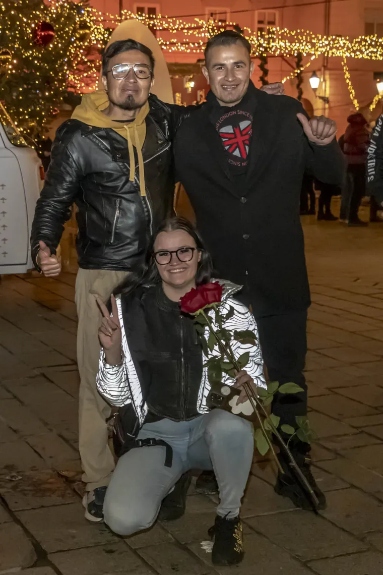 U ovom gradu ne fali romantike: Zaljubljene legice i lege zagrijali osječku Tvrđu