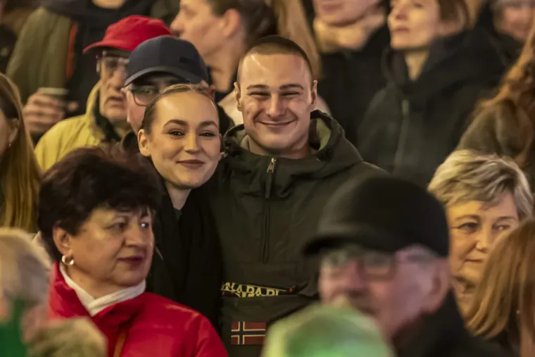 U ovom gradu ne fali romantike: Zaljubljene legice i lege zagrijali osječku Tvrđu