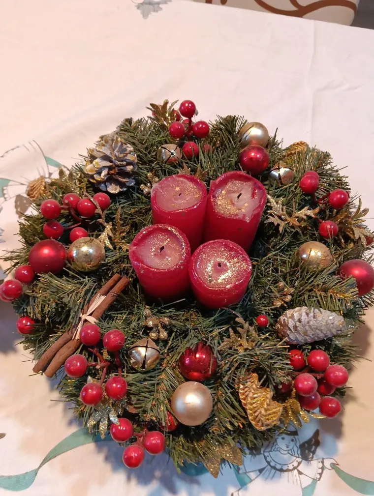 Blagdanski čarolija u va&scaron;im domovima: Pogledajte najljep&scaron;e adventske vijence na&scaron;ih čitatelja