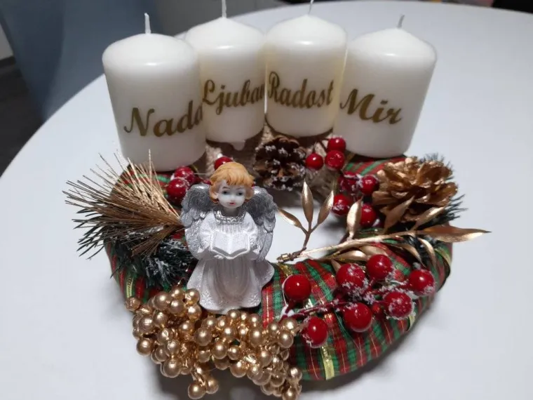 Blagdanski čarolija u va&scaron;im domovima: Pogledajte najljep&scaron;e adventske vijence na&scaron;ih čitatelja
