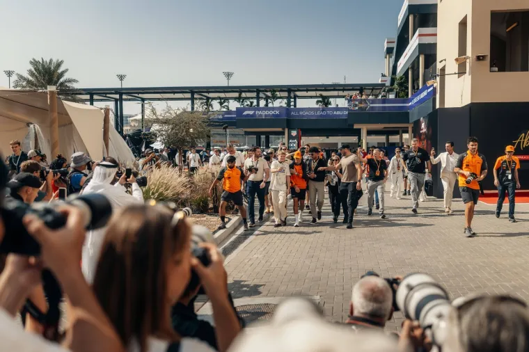 Brojni poznati stigli su na F1 spektakl! Pažnju krale zanosne djevojke glavnih zvijezdi