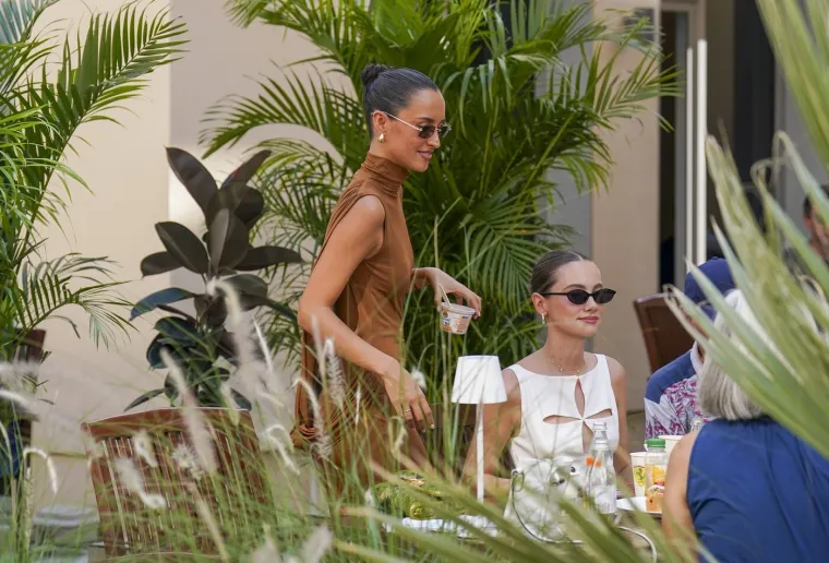 Brojni poznati stigli su na F1 spektakl! Pažnju krale zanosne djevojke glavnih zvijezdi