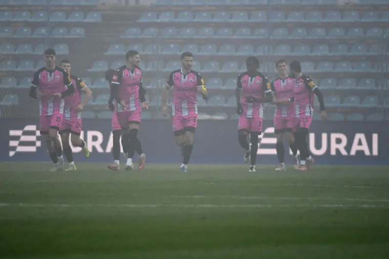 Od guste magle se ne vidi prst pred nosom, a morate vidjeti kako su to HNL majstori 'rije&scaron;ili'