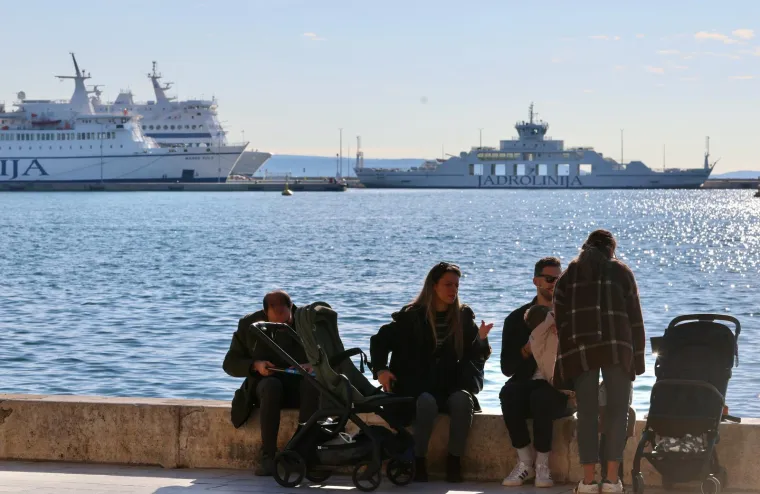 Nedjelja u suncem okupanom Splitu: Zanimljiv modni odabir jedne dame mamio poglede