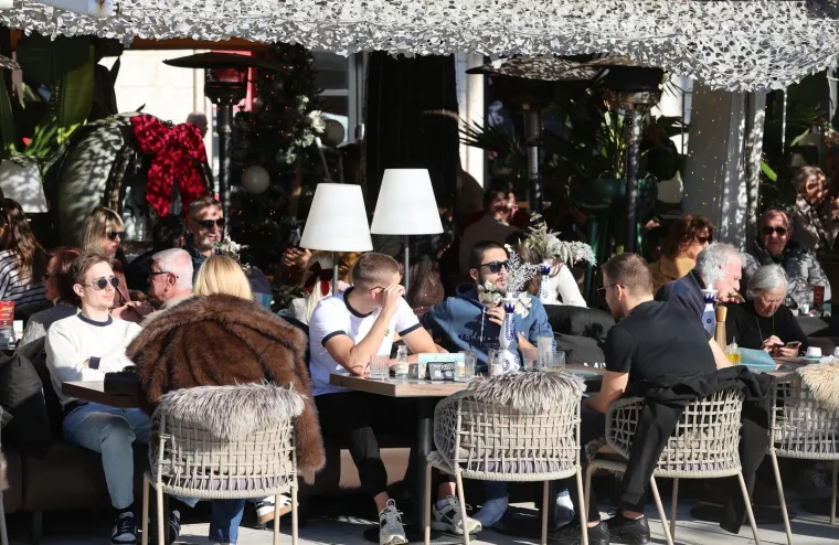 Nedjelja u suncem okupanom Splitu: Zanimljiv modni odabir jedne dame mamio poglede