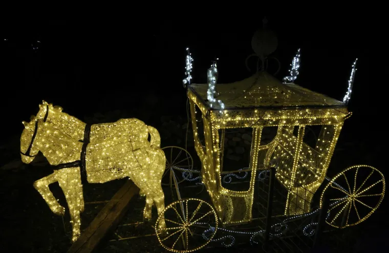 Pogledajte bajkovite prizore Božićnog sela: Osvijetljeno je s čak 4,5 milijuna lampica