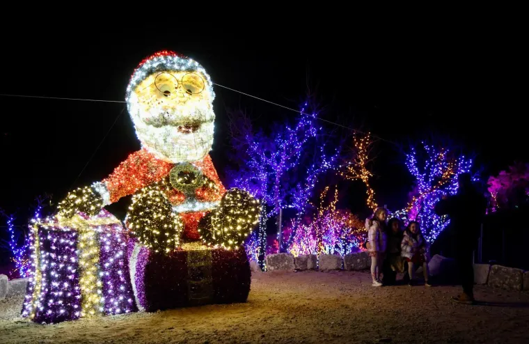 Pogledajte bajkovite prizore Božićnog sela: Osvijetljeno je s čak 4,5 milijuna lampica