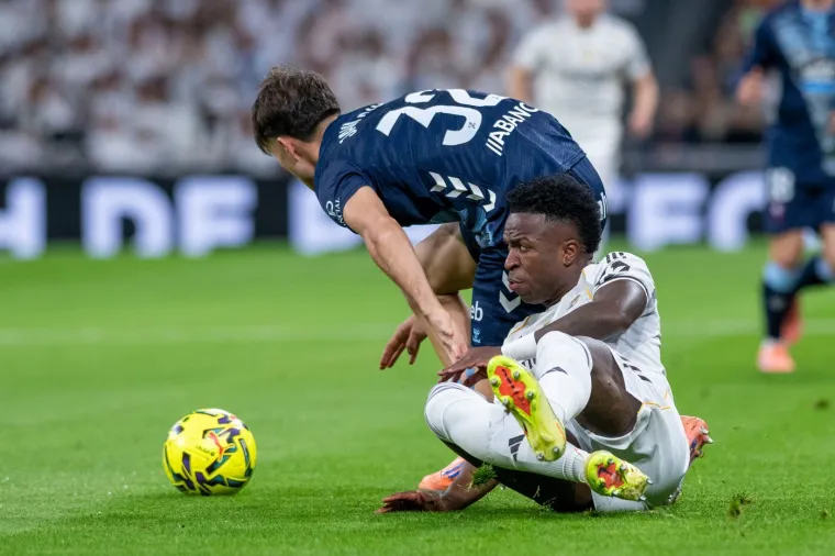 Prava tučnjava na Bernabeu! Realovac kao da je bio u ringu, Alonso poludio na svog igrača