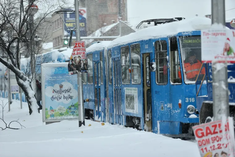 Dan kada je snijeg zatrpao Zagreb: Cijeli grad je stao! Ovako je 2012. izgledala metropola