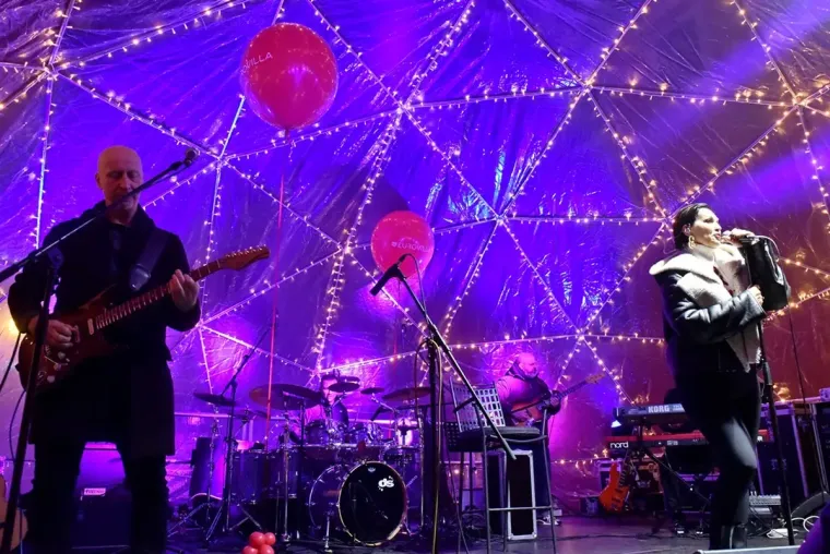 Nisu pro&scaron;li neprimjetno: Svi se pitaju tko su lijepe dame i naočit mladić s varaždinskog Korza