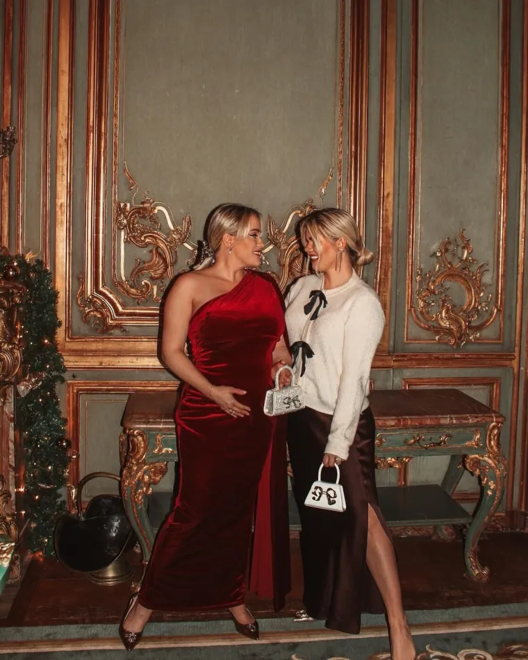 Svi su mislili da su blizanke, a one su zapravo supruge: Nakon godina borbe stigla im kćerkica