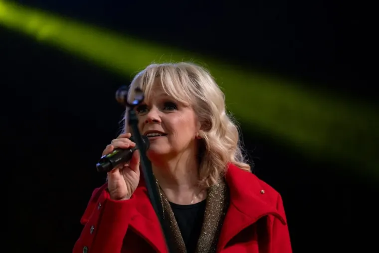 Pogledajte kako je Advent u Zadru gorio uz Tajči: &Scaron;ljokičaste kombinacije i crvene kapice