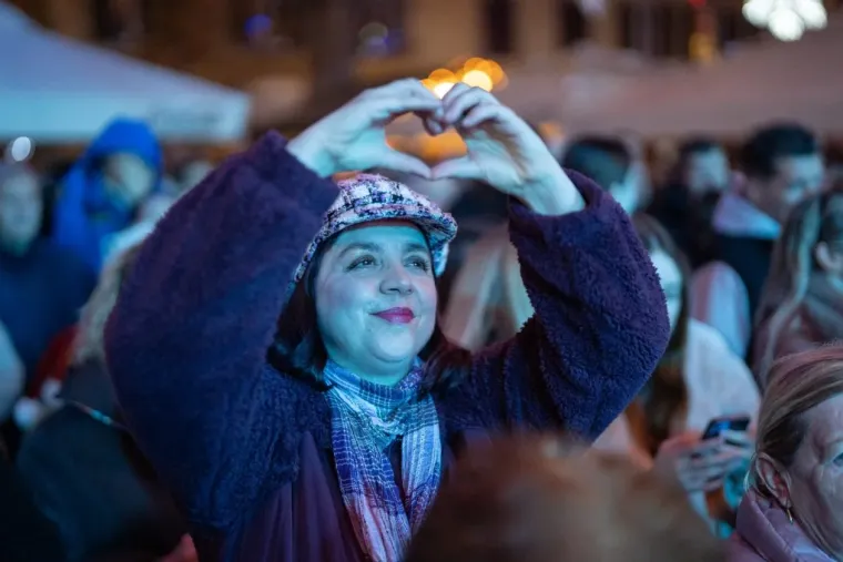Pogledajte kako je Advent u Zadru gorio uz Tajči: &Scaron;ljokičaste kombinacije i crvene kapice