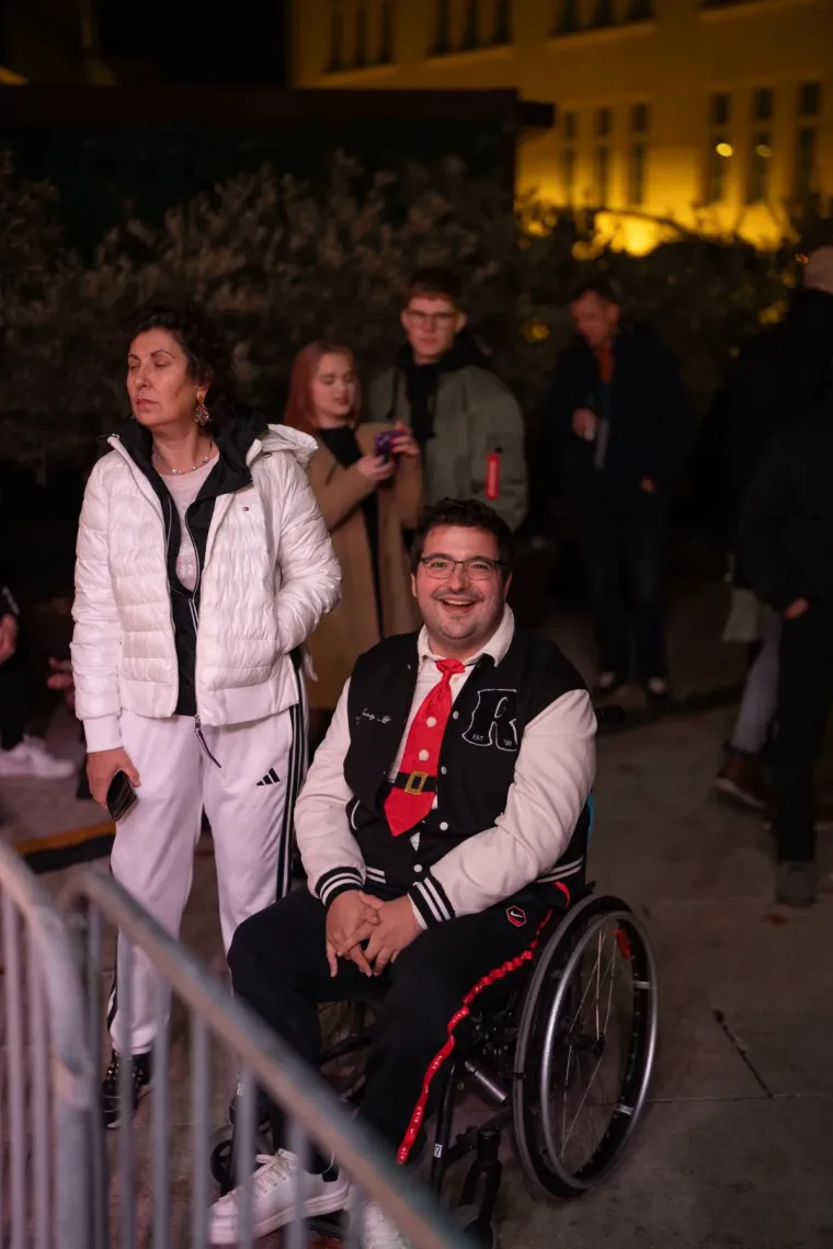 Pogledajte kako je Advent u Zadru gorio uz Tajči: &Scaron;ljokičaste kombinacije i crvene kapice