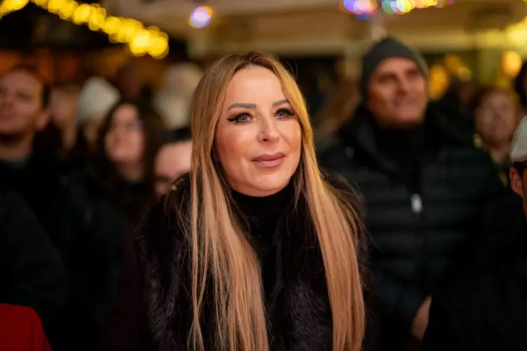 Pogledajte kako je Advent u Zadru gorio uz Tajči: &Scaron;ljokičaste kombinacije i crvene kapice