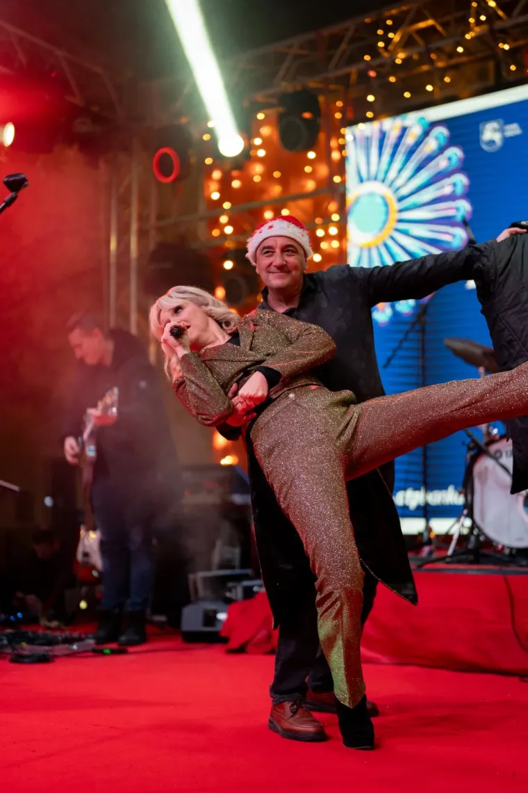 Pogledajte kako je Advent u Zadru gorio uz Tajči: &Scaron;ljokičaste kombinacije i crvene kapice