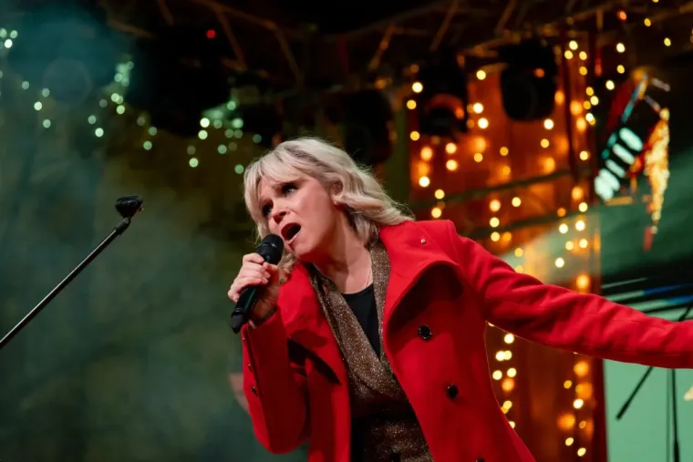 Pogledajte kako je Advent u Zadru gorio uz Tajči: &Scaron;ljokičaste kombinacije i crvene kapice