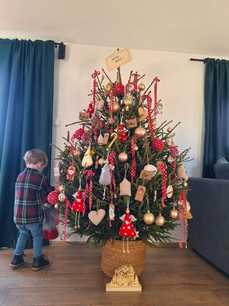 Blagdanska magija! Donosimo 40 va&scaron;ih jelki koje su očarale redakciju